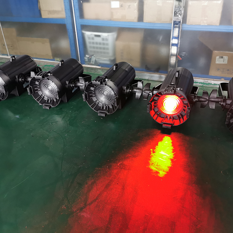 60 W Rgbw 4in1 Cob Led-Lampen Mini-Projektor DMX-Steuerung Zoom Fresnel-Beleuchtung Studio-Spot-Licht
